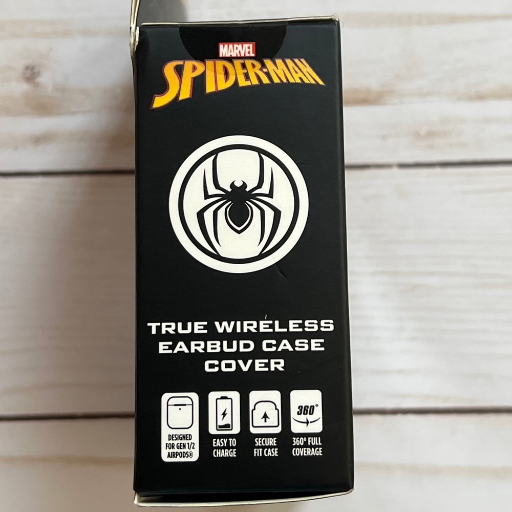 NIB CultureFly Marvel Spider-Man AirPods Case Set Gen 1 & 2 Silicone Protective - Picture 2 of 5